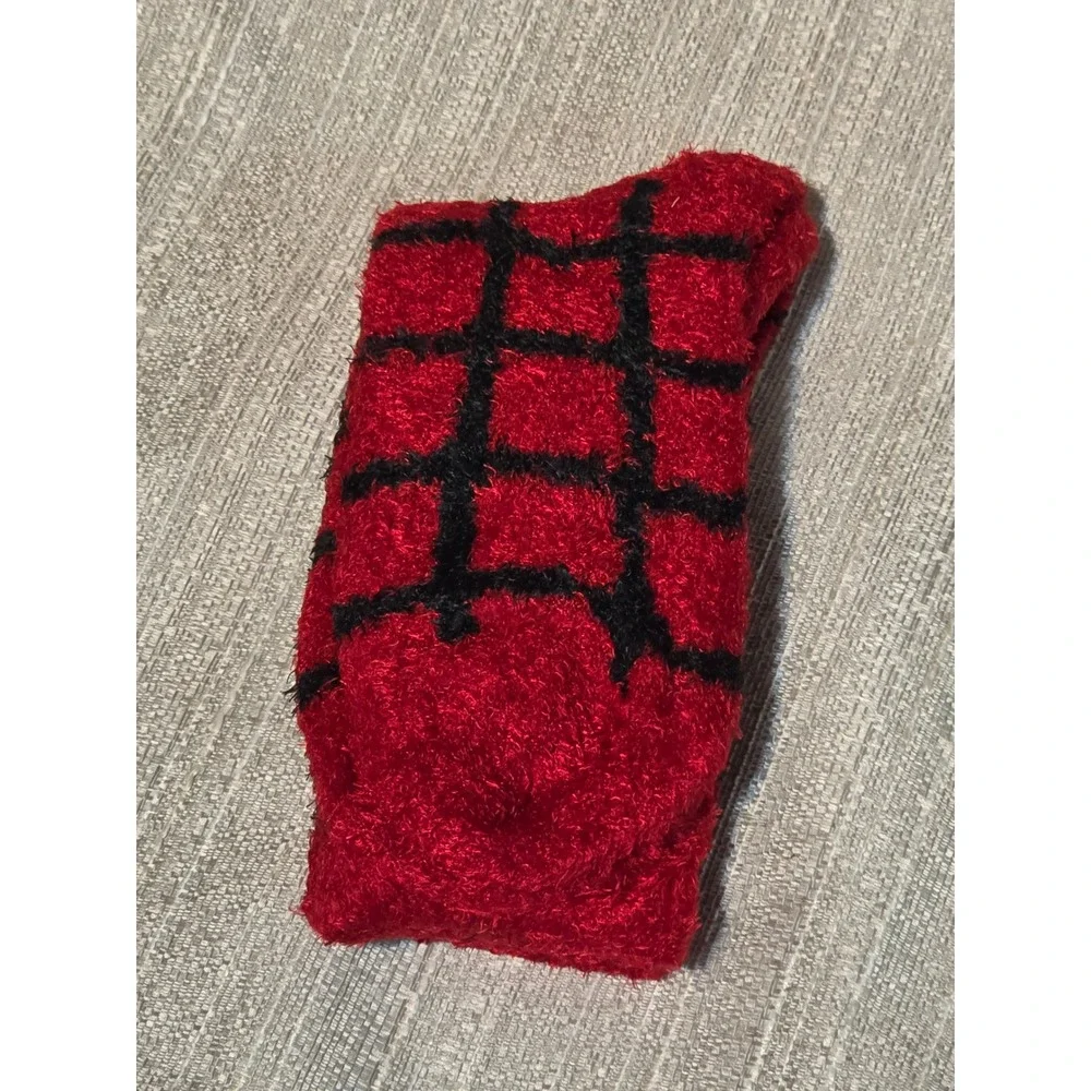 Auden Cozy Crew Socks Red Black Plaid Fuzzy Super Soft Shoe Size 4-10 NWT